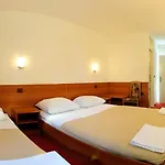 Hotel Luka ホテル