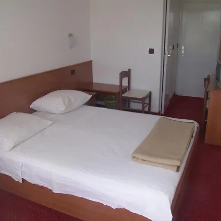 Hotel Luka Hotel 2*