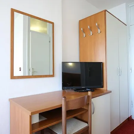 Hotel Luka Hotel 2*