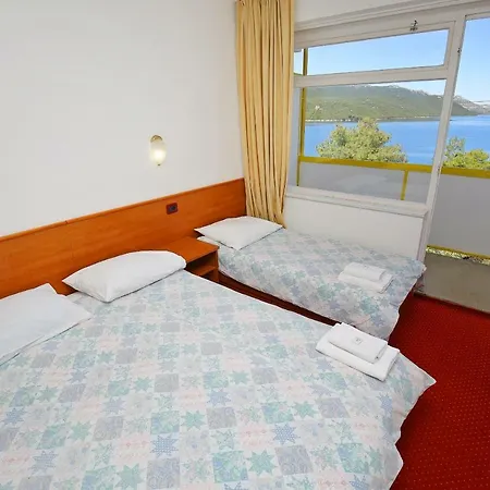 Luka Hotel 2*