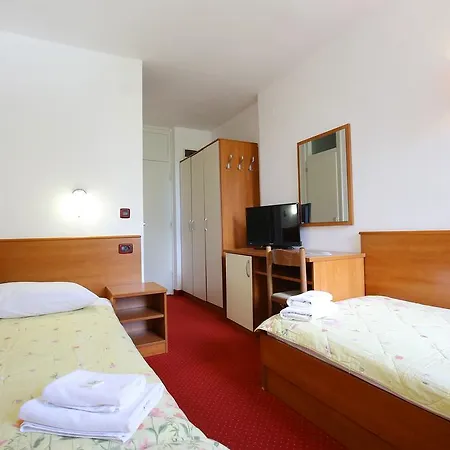 호텔 Hotel Luka 2*