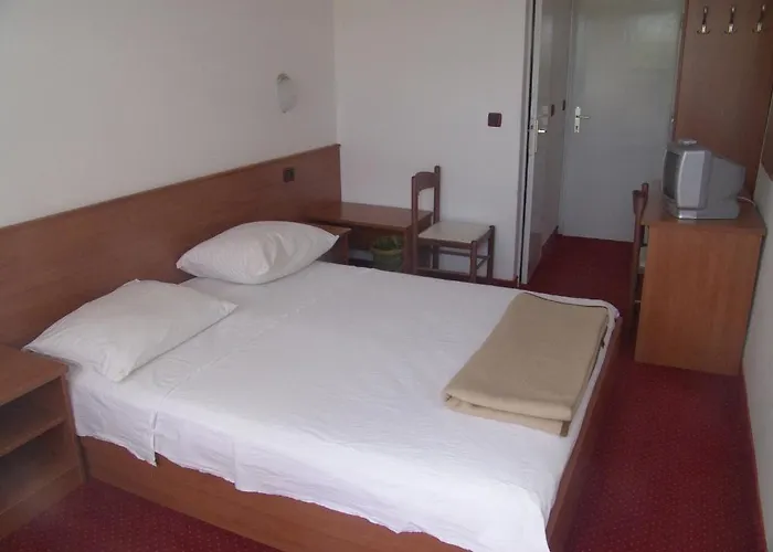 Hotel Luka Отель 2*