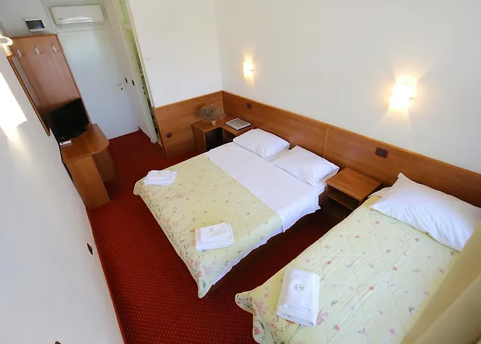 Отель Hotel Luka Ллука